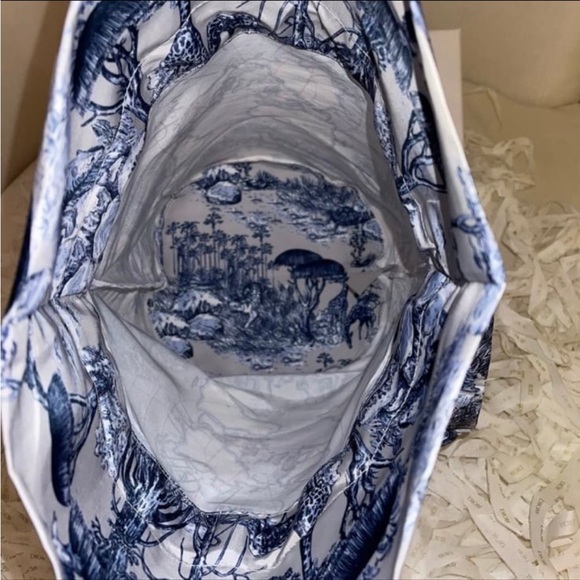 Authentic Dior Beauty Drawstring Bag - Picture 3 of 4